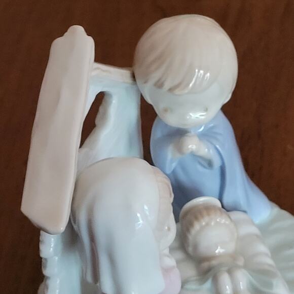 Vintage Roman Rotating Music Box Figurine Christmas Nativity Made in Japan - Picture 7 of 12